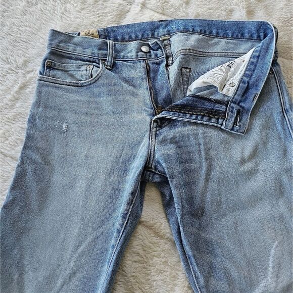 J. Crew Men's Blue Jeans Style 484 31x30 Distressed. - Picture 2 of 8